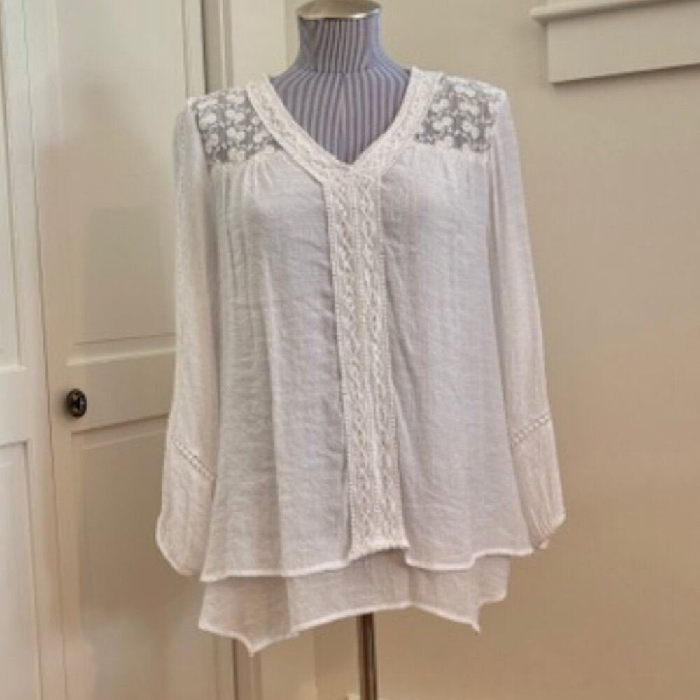 Style & Co Flowy White Top Size Medium